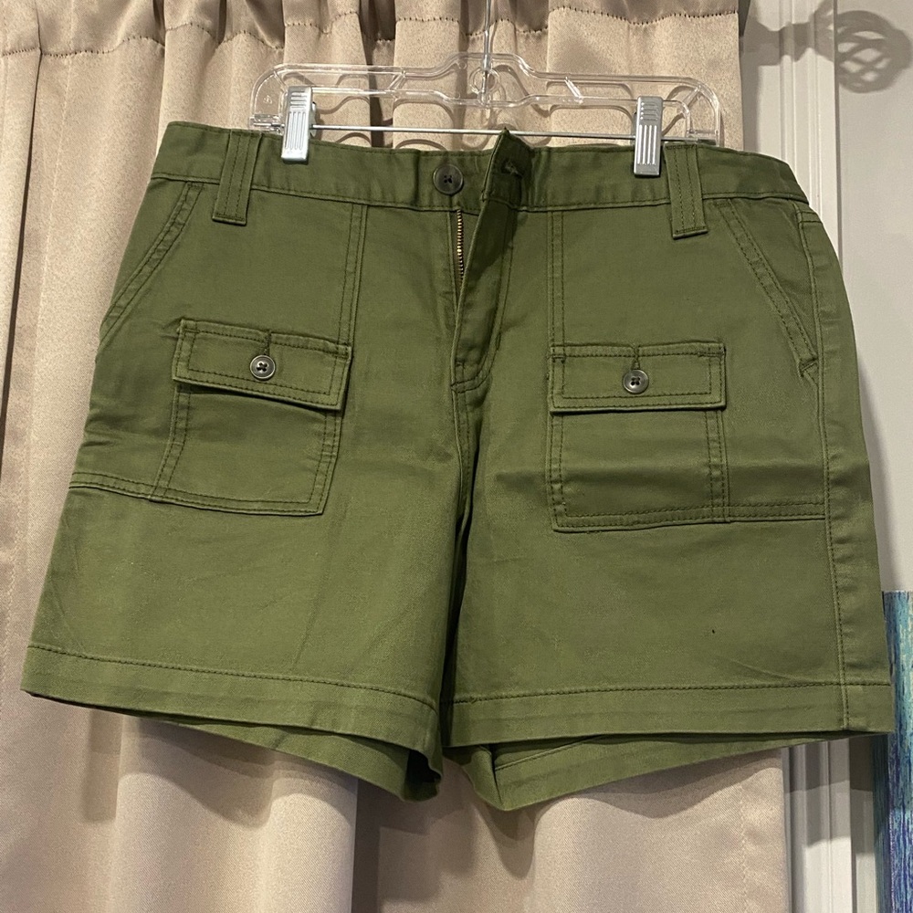 Levi’s Hunter Green shorts